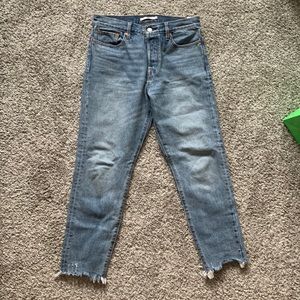 Levi’s Wedgie Jean Frayed Hem